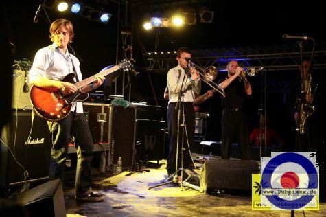 Kalles Kaviar (CH) This Is Ska Festival - Wasserburg, Rosslau 27. Juni 2008 (12).JPG